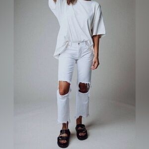 FREE PEOPLE Maggie Mid Rise Straight Leg Distressed knee Jean Optic White Sz 28